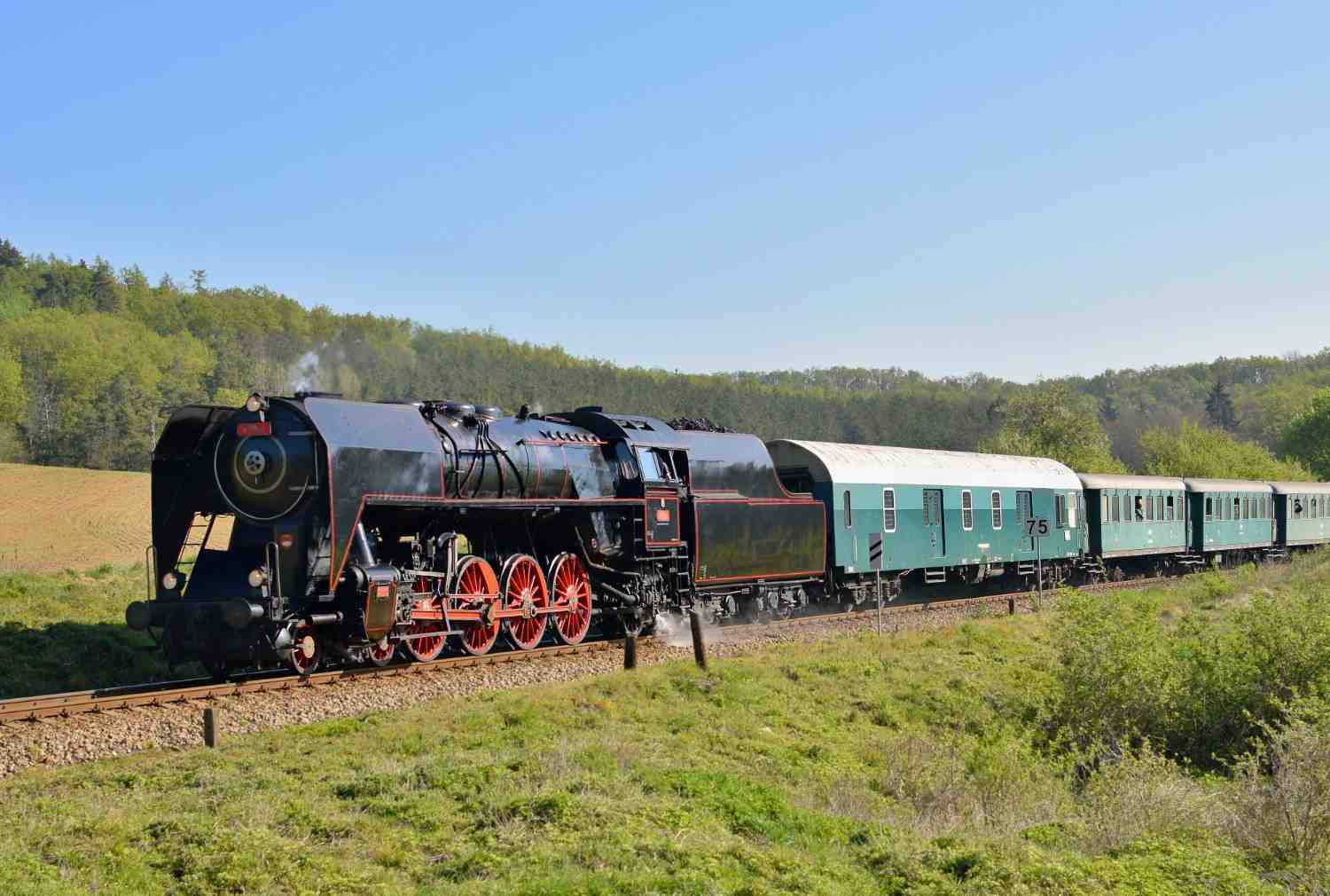 Book Train Tickets USA